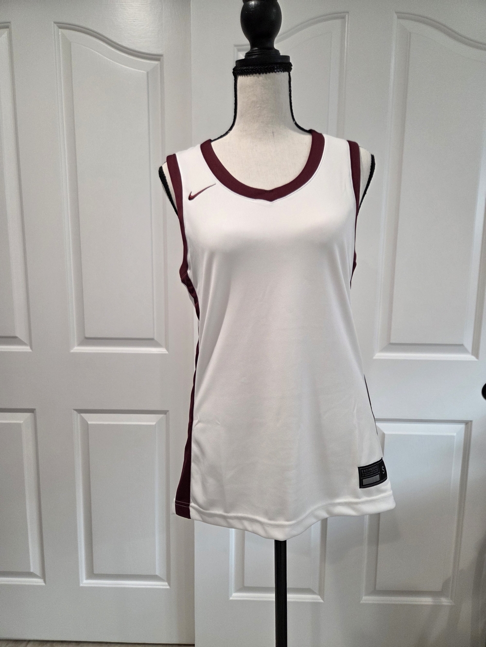 Nike Women’s Sleeveless Performance Basketball Jersey - White/Maroon